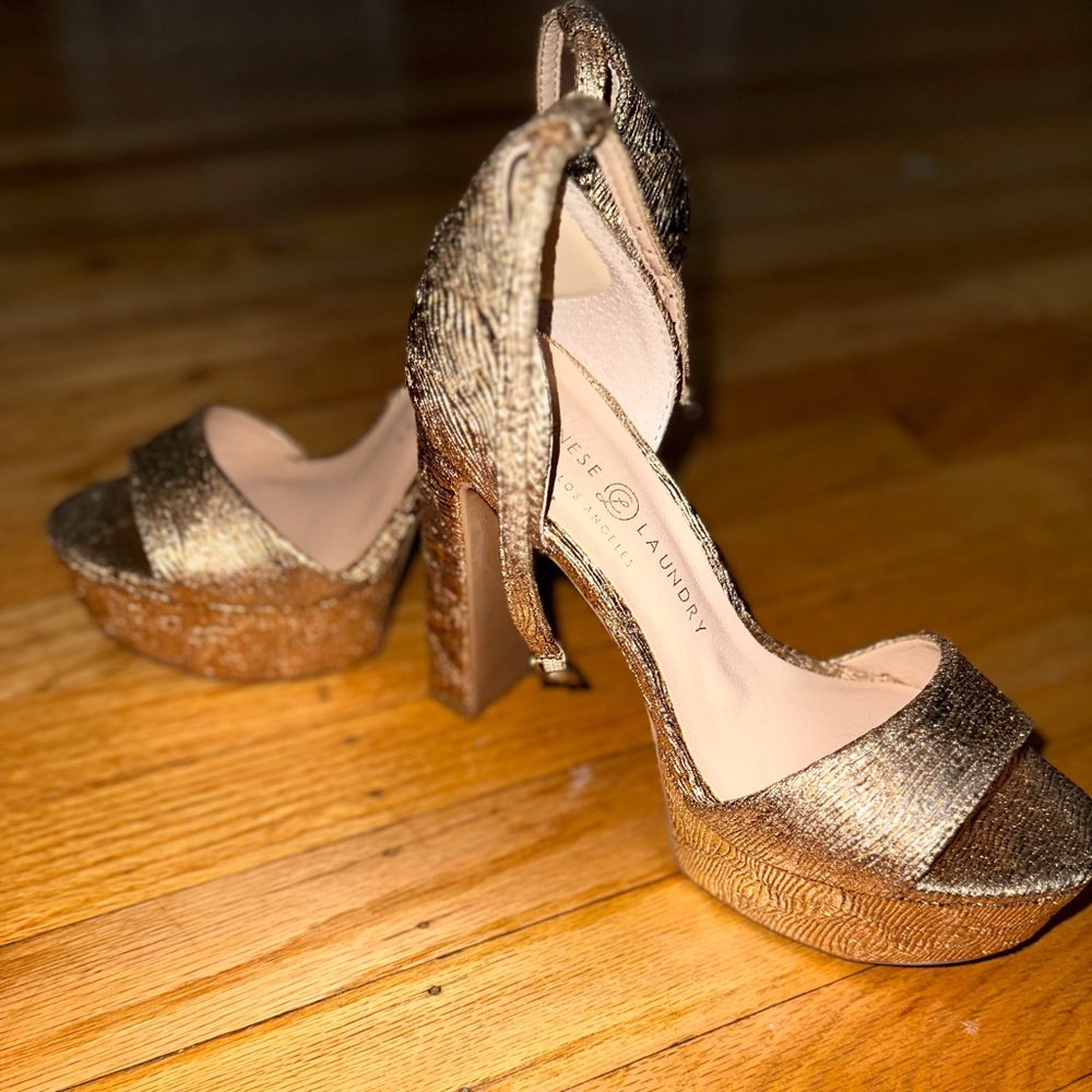 Gold Ultra High Platform Pumps